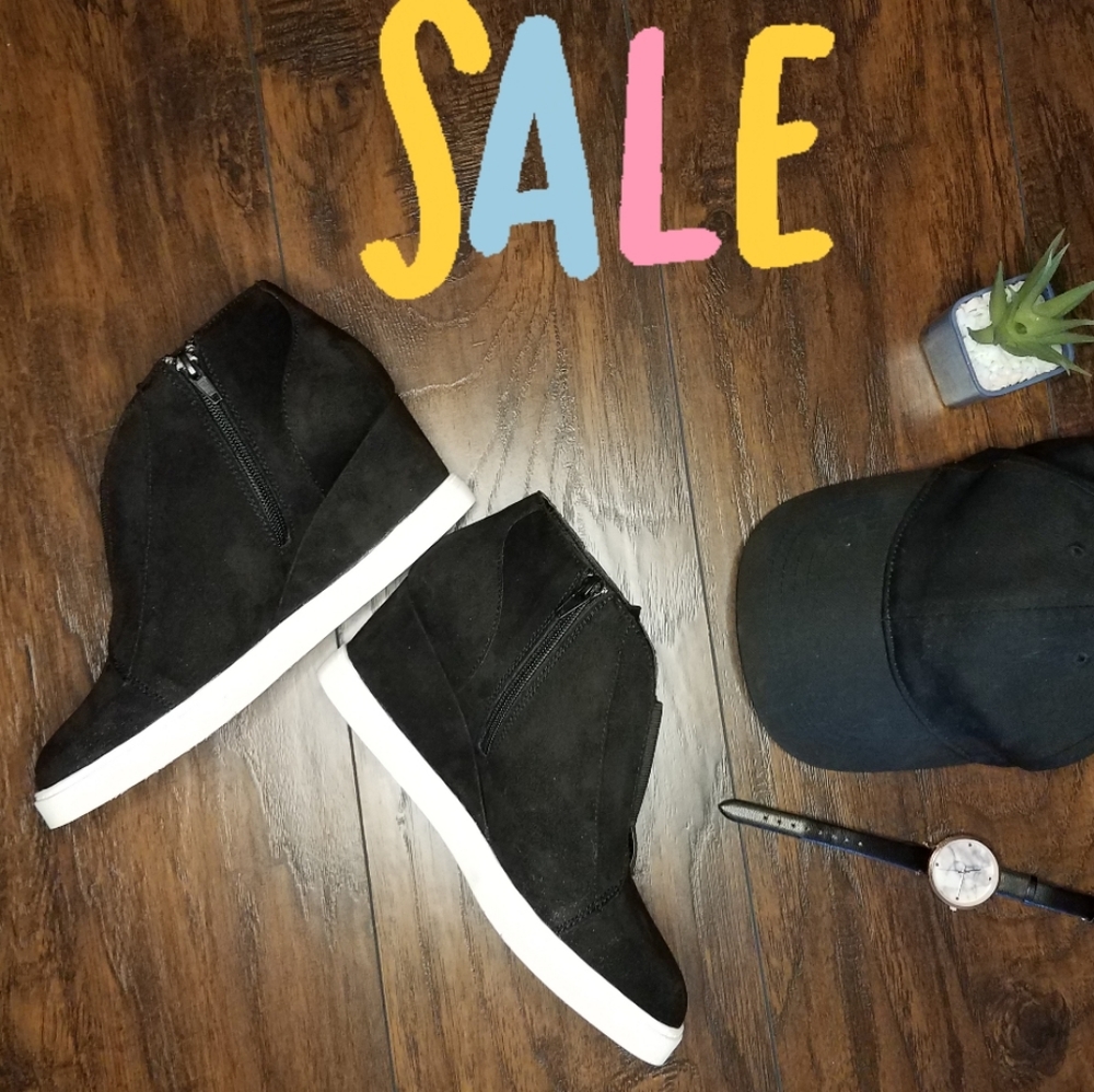 Soda Round Toe High Top Sneakers